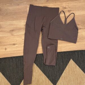 SET active leggings & V-Neck Sports Bra Set